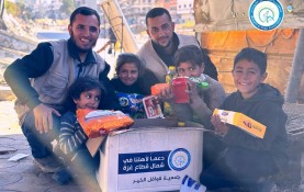 توزيع طرود غذائية على النازحين في مدينة غزة